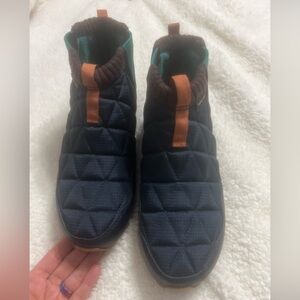 Teva Women’s  ReEmber Mid Quilted  Boots Navy Size 7